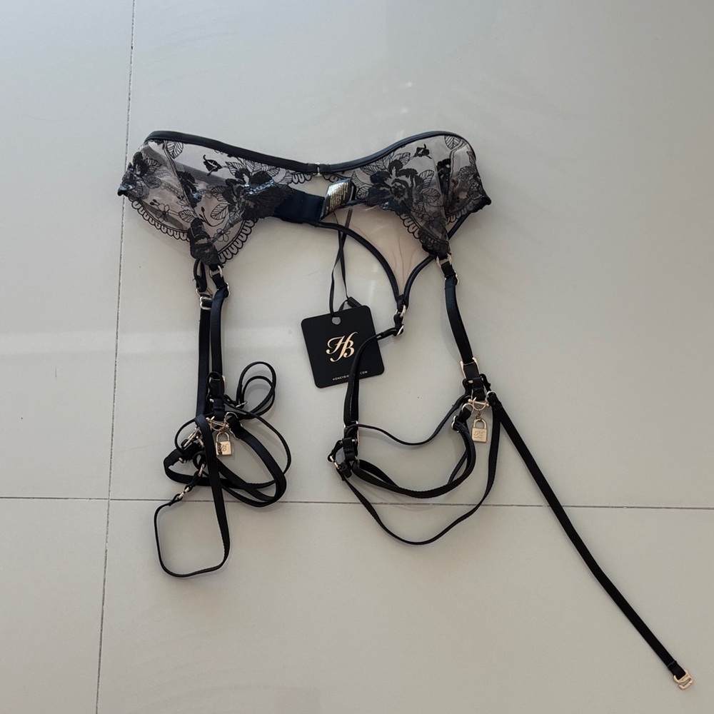Jules Black Lace Garter Belt with Straps NWT